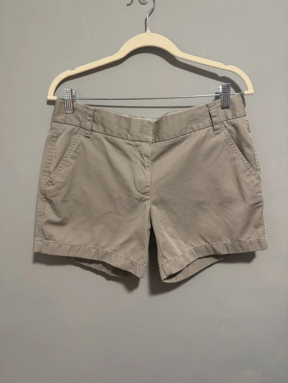EUC- J. Crew- Women's Khaki 100% Cotton Chino Shorts. Size 8